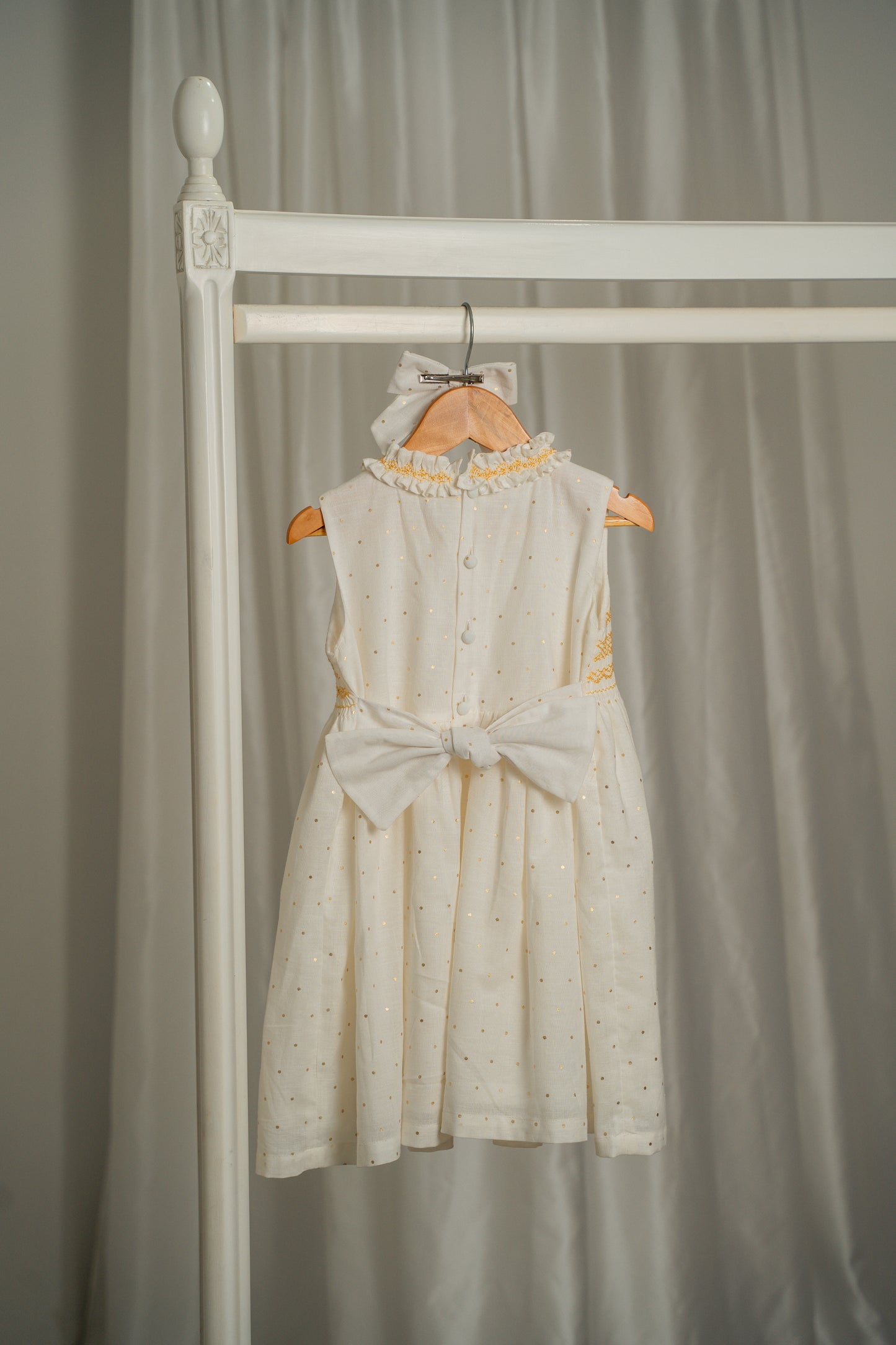 VESTIDO SMOCK DORADO