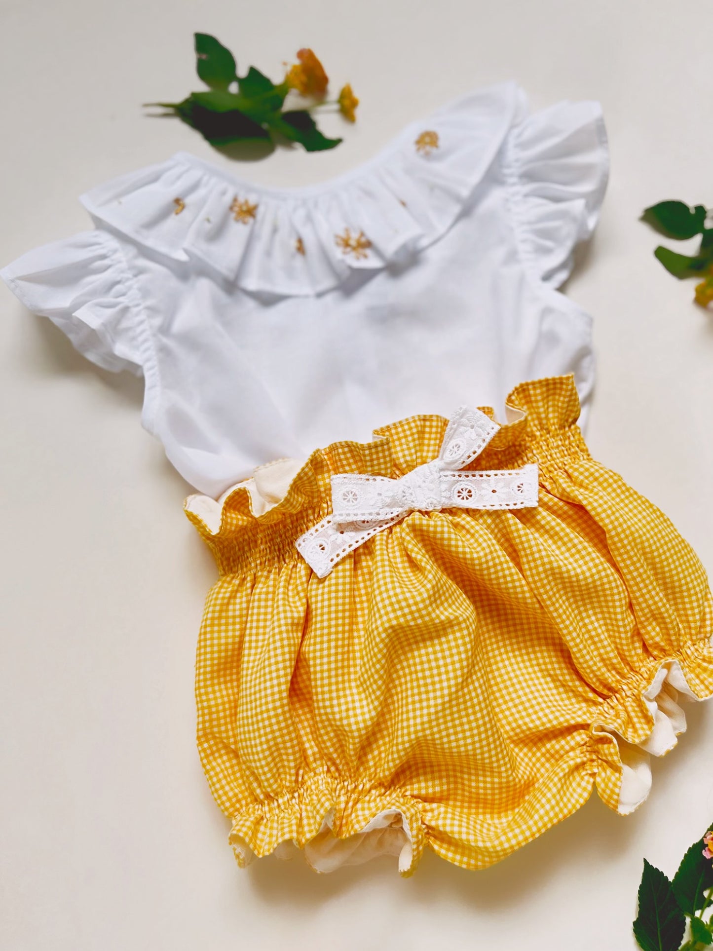 CONJUNTO CUBRE PAÑAL CUADROS MARGARITAS