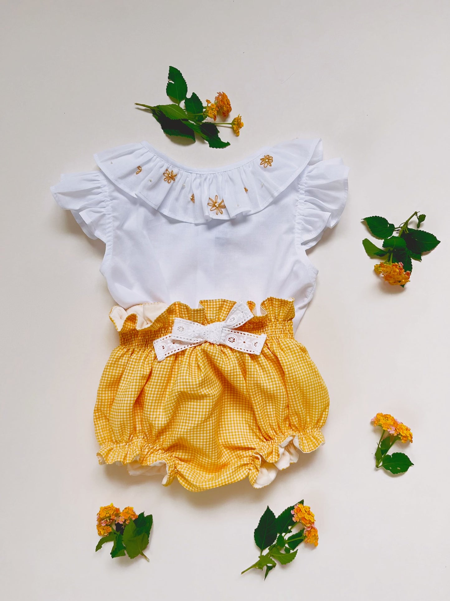 CONJUNTO CUBRE PAÑAL CUADROS MARGARITAS