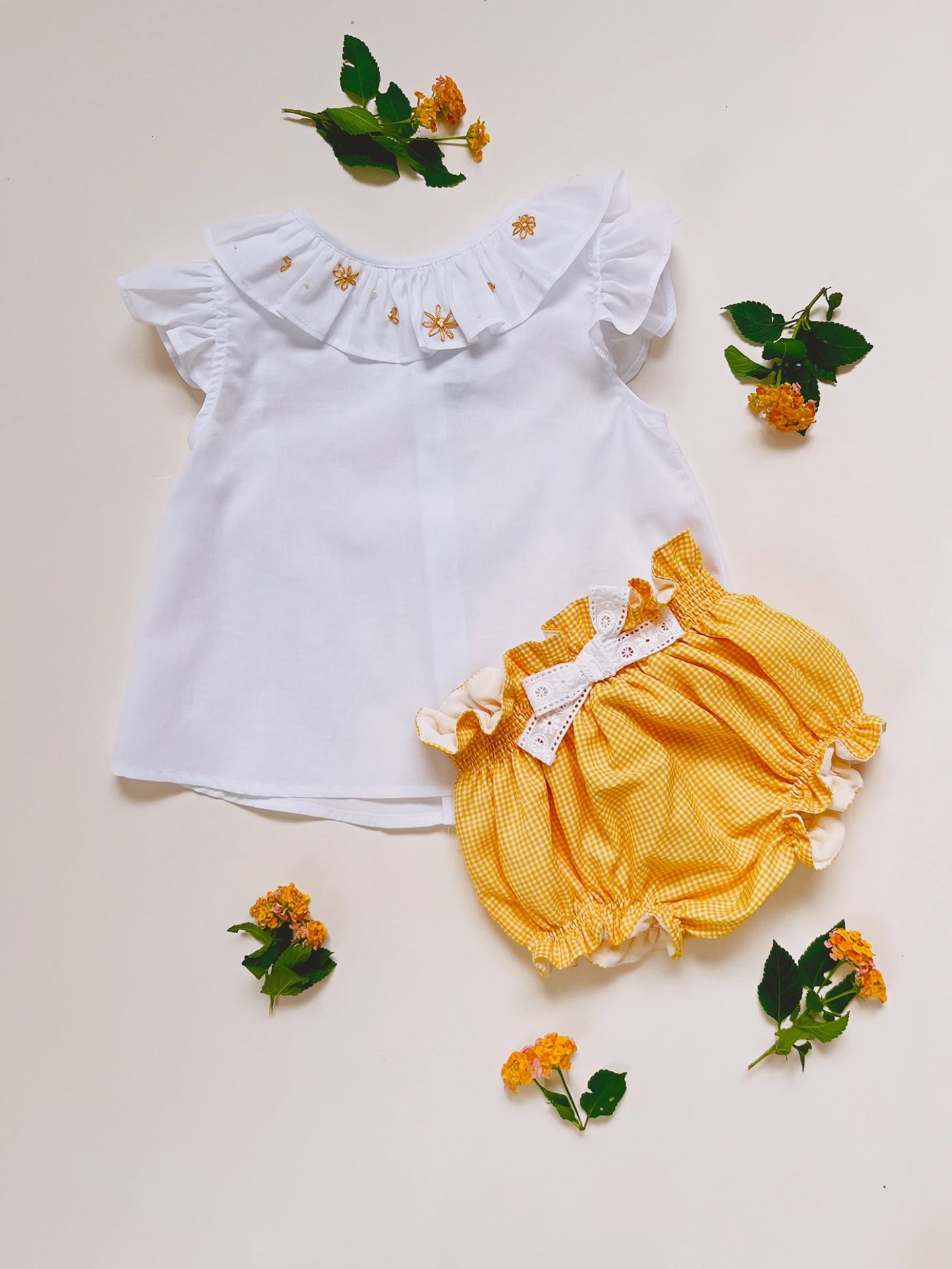 CONJUNTO CUBRE PAÑAL CUADROS MARGARITAS