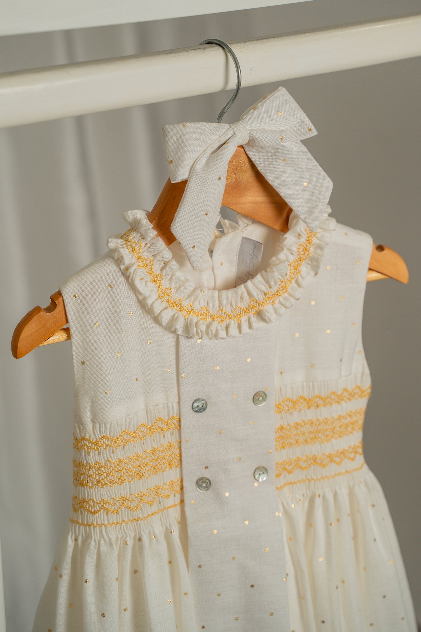 VESTIDO SMOCK DORADO