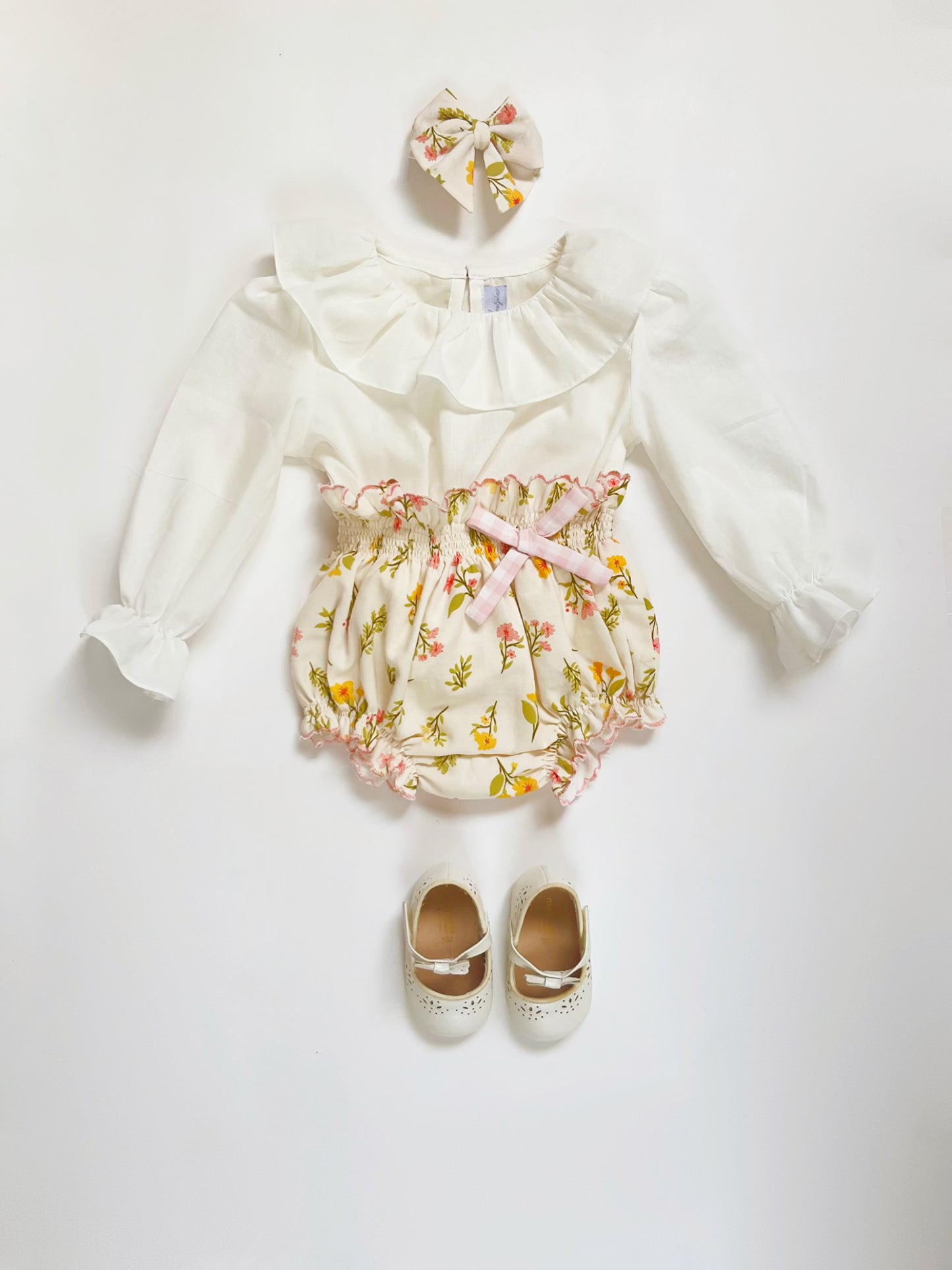 CONJUNTO CUBRE PAÑAL FLORES MARGARITAS