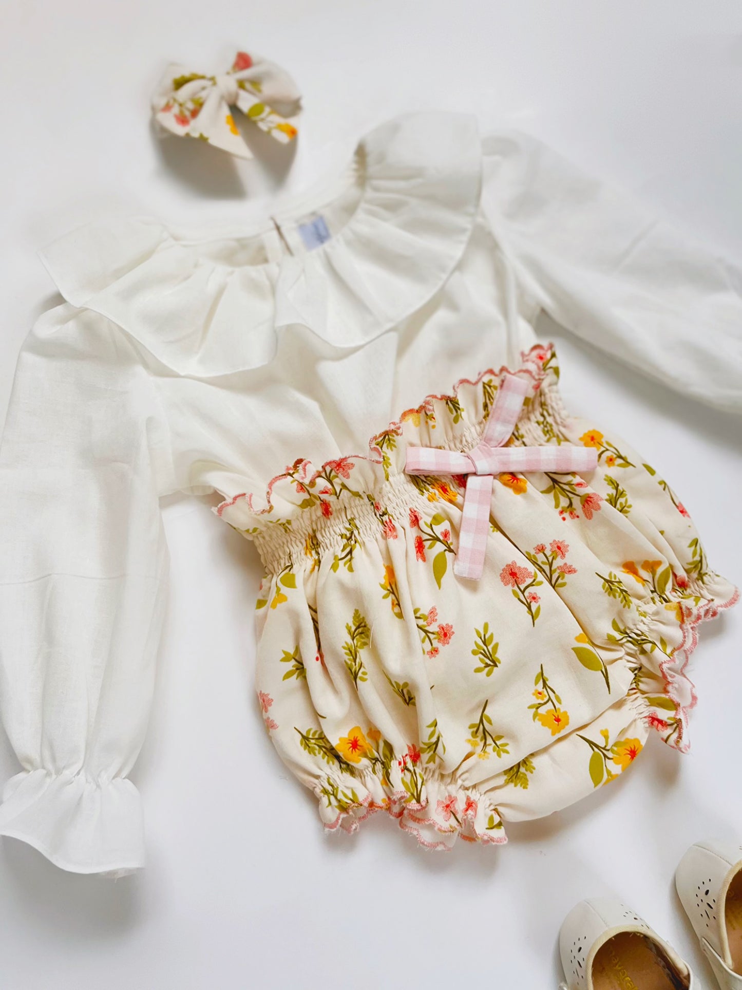 CONJUNTO CUBRE PAÑAL FLORES MARGARITAS