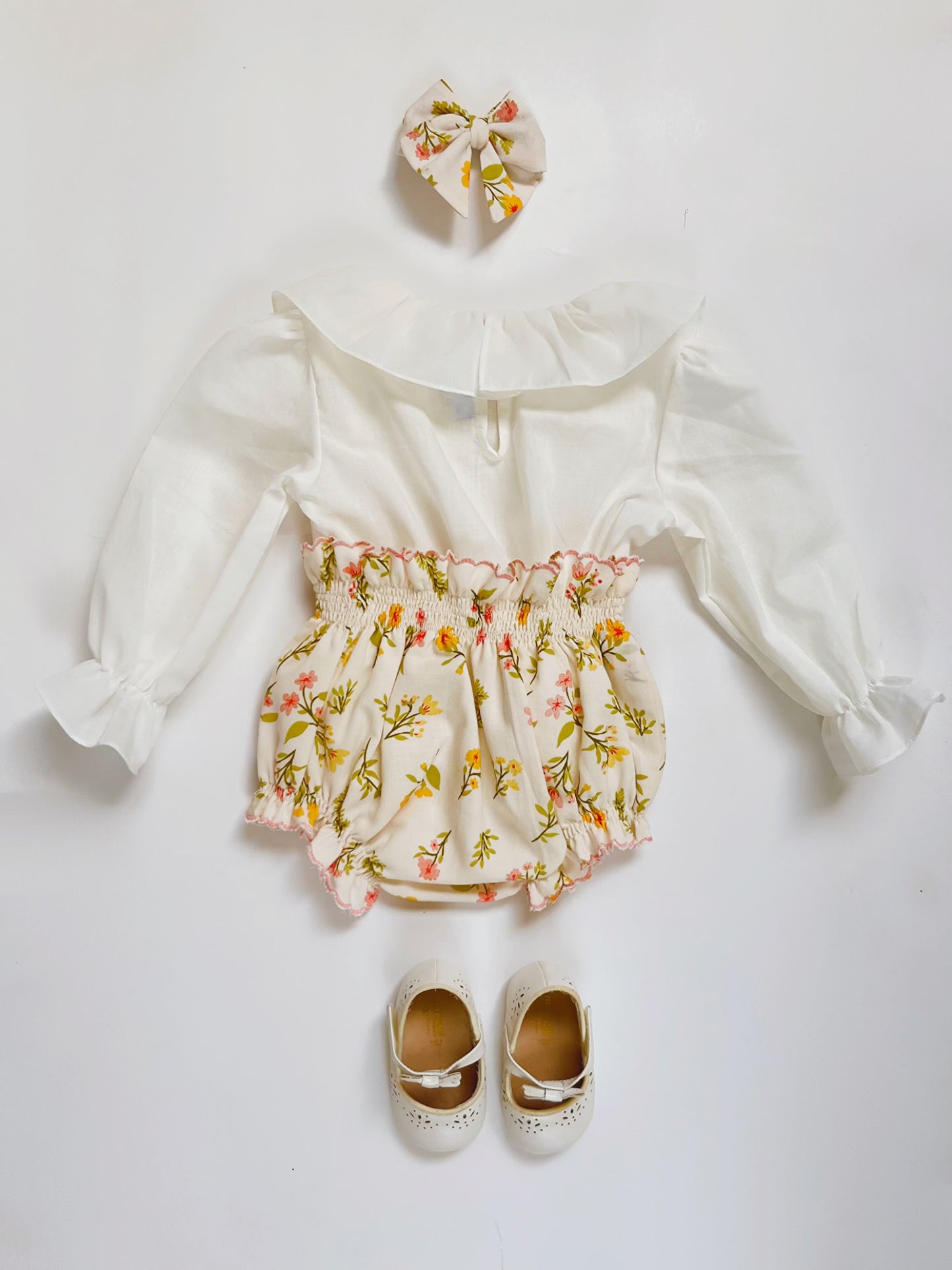 CONJUNTO CUBRE PAÑAL FLORES MARGARITAS