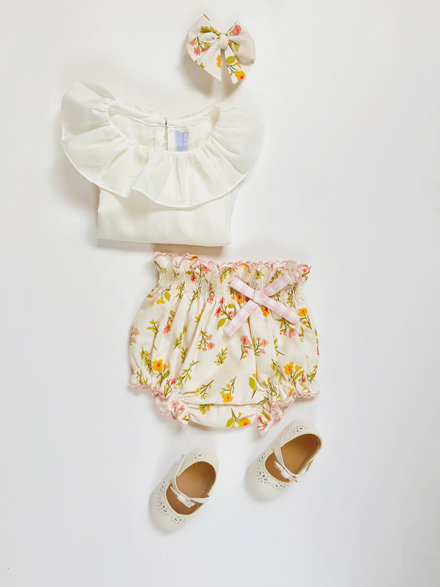 CONJUNTO CUBRE PAÑAL FLORES MARGARITAS