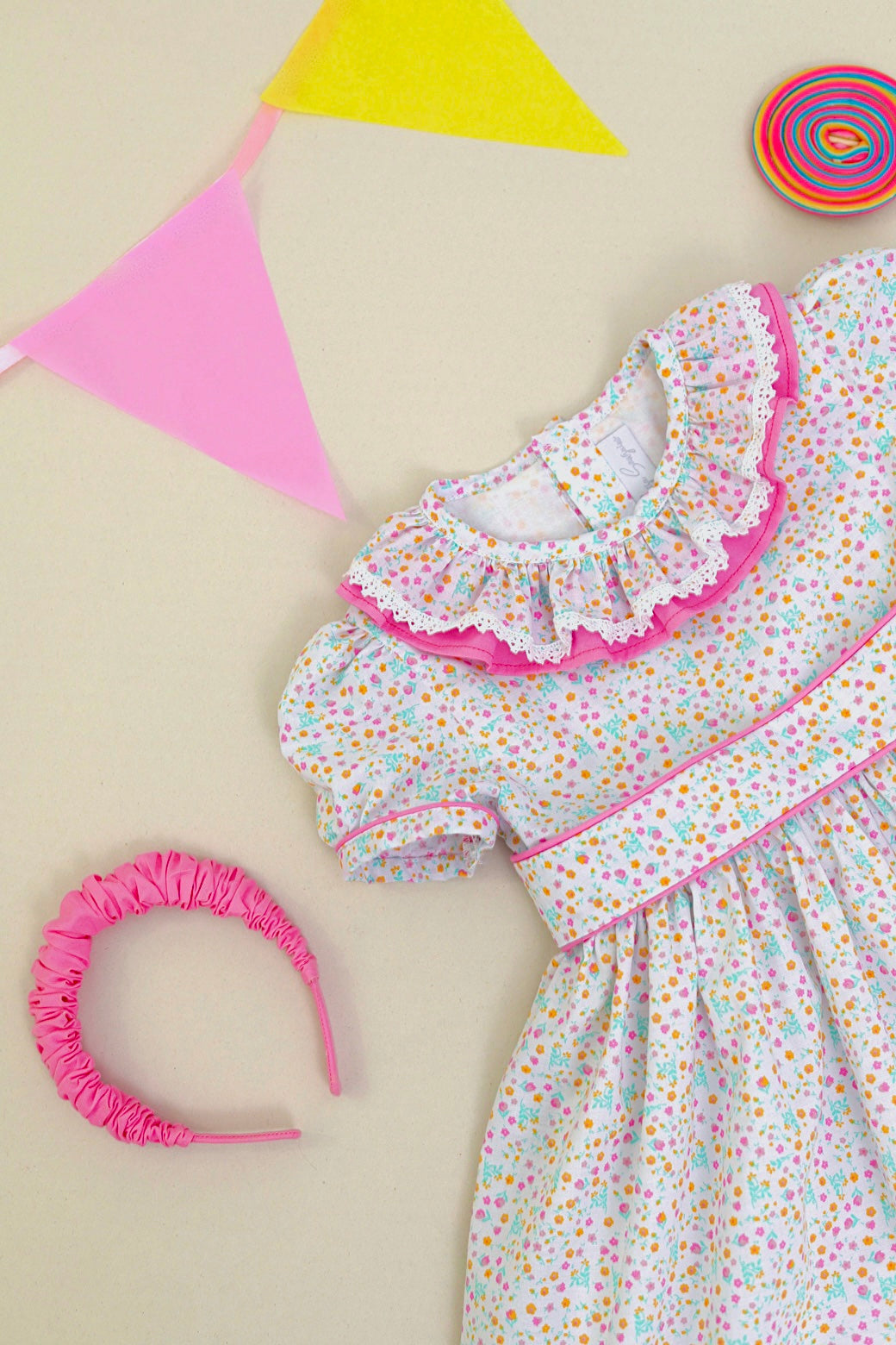 Vestido Cuello Volante Estampado Fluor